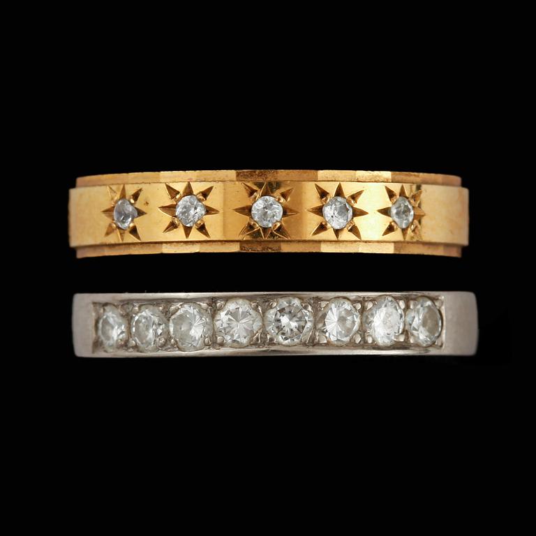 RINGAR, 2 st, 18 k guld, 1900-talets andra hälft. Vikt ca 6 g.