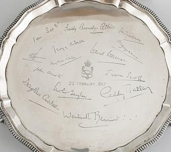 FAT samt SKRIN, silver, Mappin & Webb, Sheffield, omkring 1900-talets mitt. Fatets vikt 558 g.