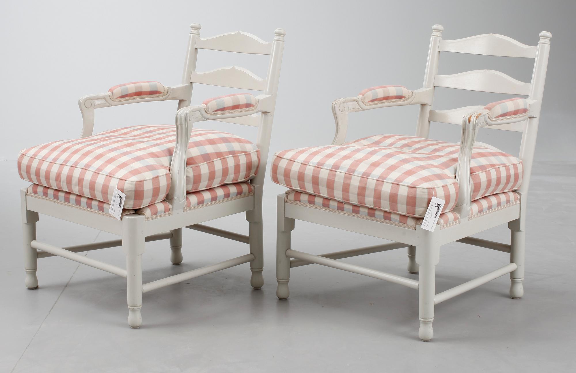 FÅTÖLJER, ett par samt FOTPALL, sk Gripsholmsmodell, 1900-talets andra hälft.