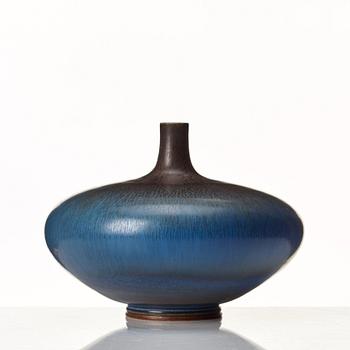 Berndt Friberg, a stoneware vase, Gustavsberg studio, Sweden 1969.