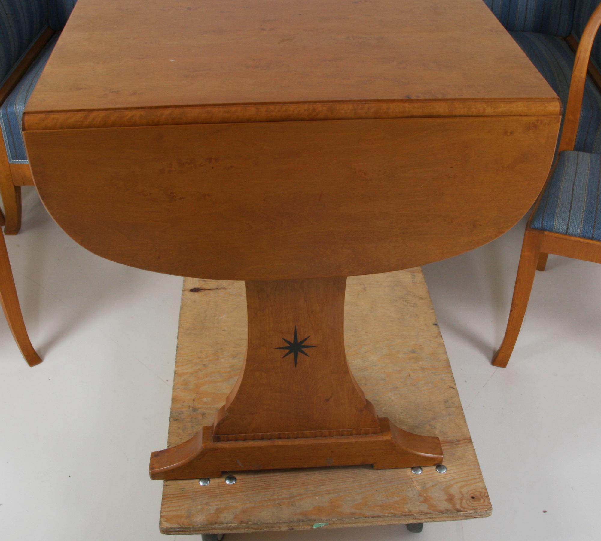 SALONGSGRUPP, 6 delar, möjligen formgivna av Carl Malmsten, 1900-talets första hälft.