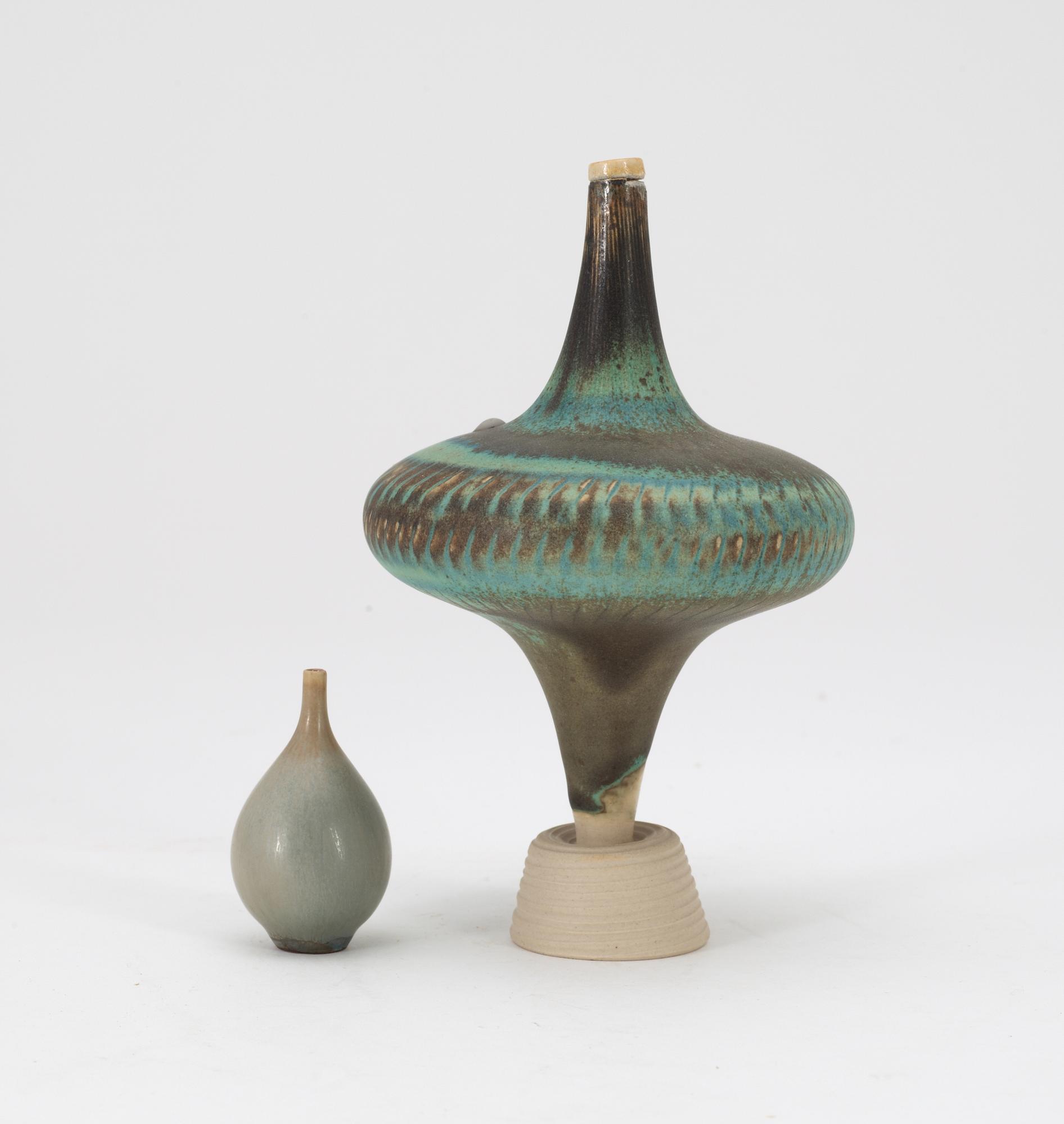 VASER 2 st, keramik, Berndt Friberg samt Wilhelm Kåge Gustavsberg.