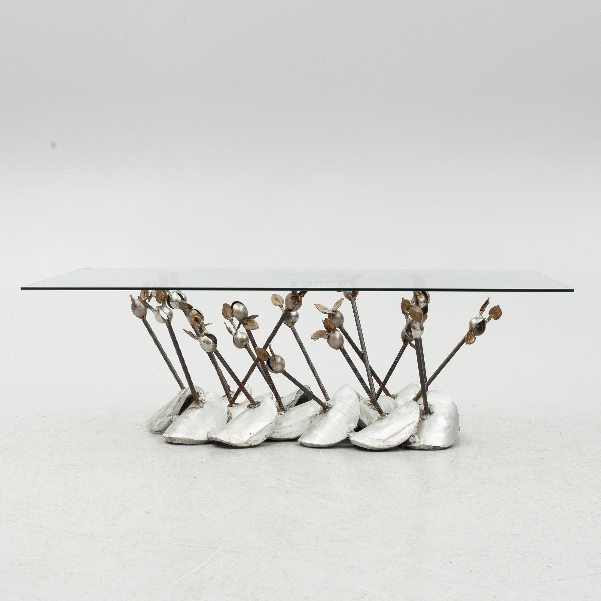 Renaud Vassas, a coffee table.