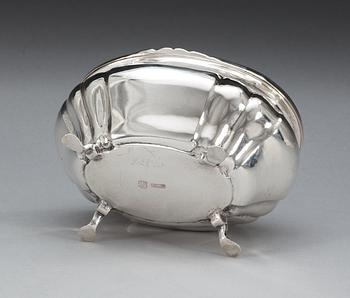 SOCKERSKRIN, silver, rokoko, Nils Dahl, Linköping (verksam 1739-1786). Vikt ca 235 gram.