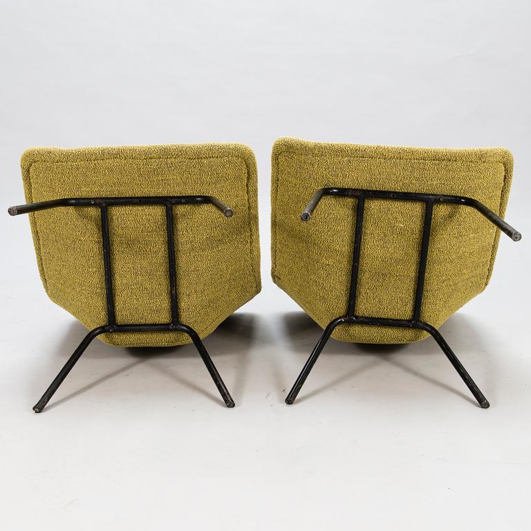 CARL GUSTAF HIORT AF ORNÄS, a pair of 'Leaf' easychairs, manufacturer Puunveisto Oy - Träsnideri Ab, mid-20th century.
