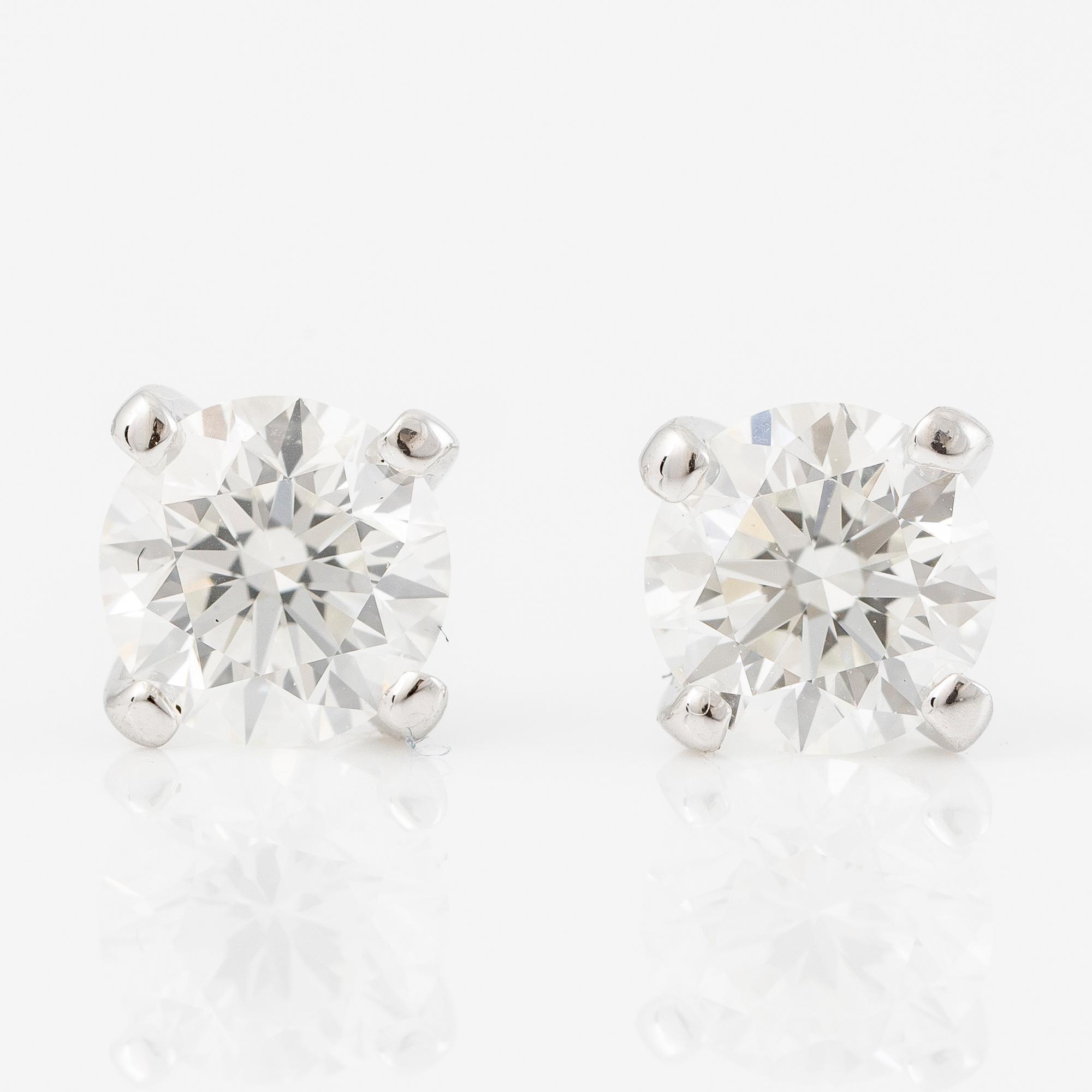 Earrings 18K white gold with brilliant-cut diamonds, accompanying GIA dossier.