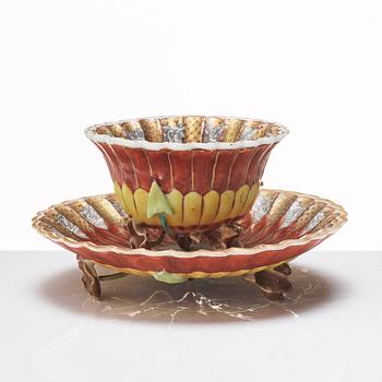 Kanna med lock samt kopp med fat, kompaniporslin. Qingdynastin, Qianlong (1736-95).