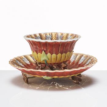 A lotus cup wiht stand and a small pot with cover, Qing dynasty, Qianlong (1736-95).