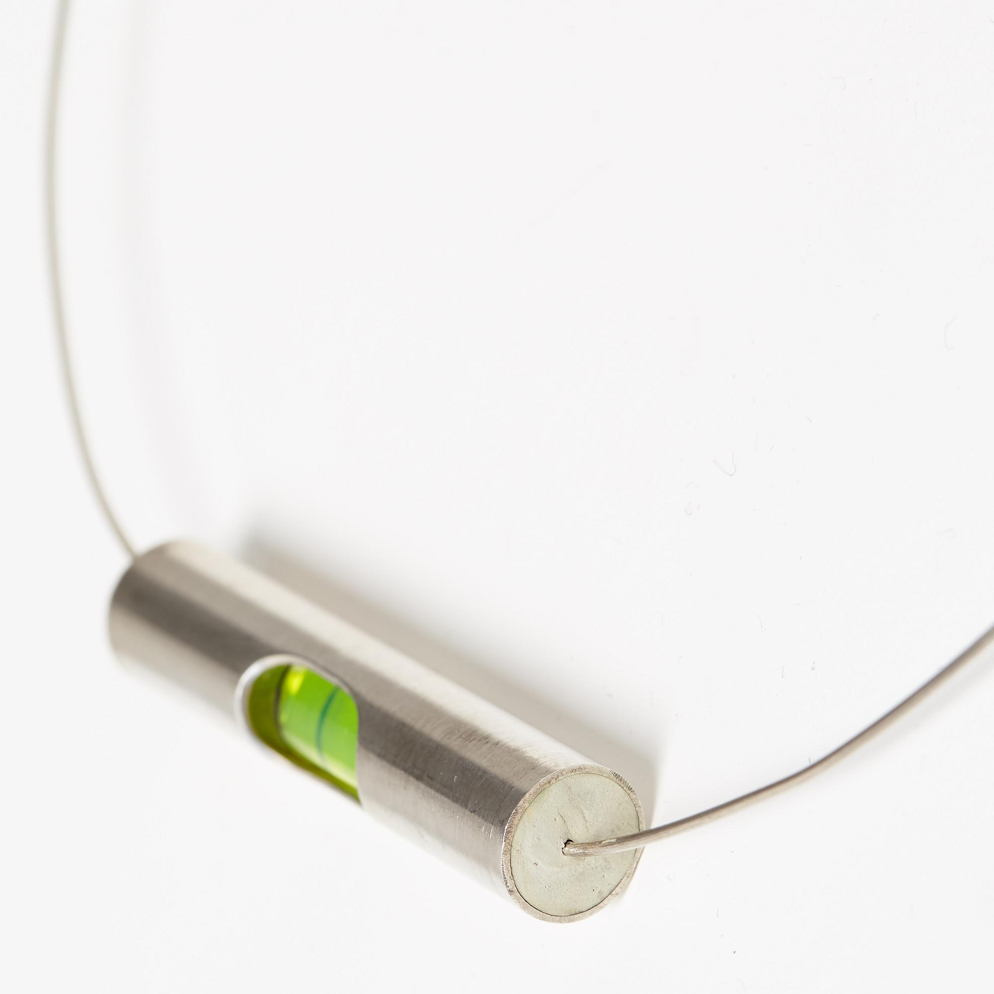 DAN WOLGERS, Halsband med vattenpass.