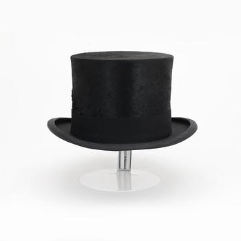A.F. BODECKER, a black felt top hat.