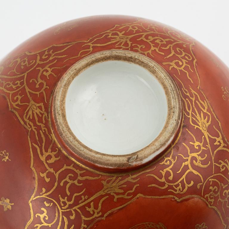 A Japanese porcelaine bowl, 19th century.