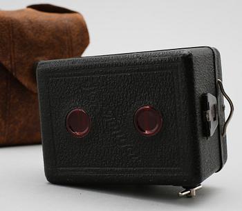 KAMEROR, 2 st, "Zeiss Ikon Box-Tenger" och "Linhof Rollex", 1900-talets första hälft.