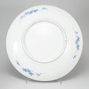 A large Japanese dish, early 20th Century.