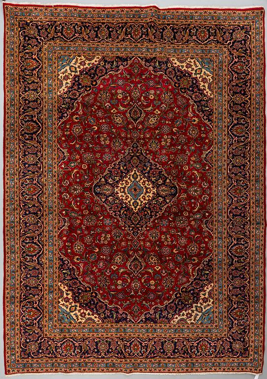 A carpet from Kashan, around 408 x 290 cm.