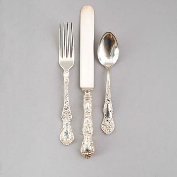 BESTICK, 18 delar, silver, Amerika, omkring år 1900. Vikt med stålblad ca 849 gram.