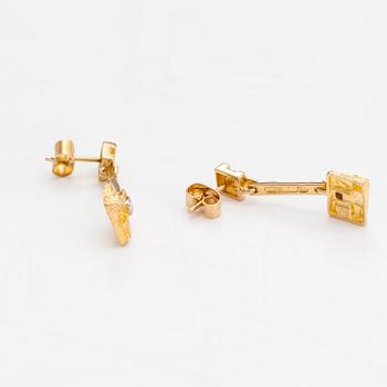 Björn Weckström, A pair of 18K gold earrings 'Thai' with 8/8-cut diamonds ca. 0.04 ct in total. Lapponia 2001.