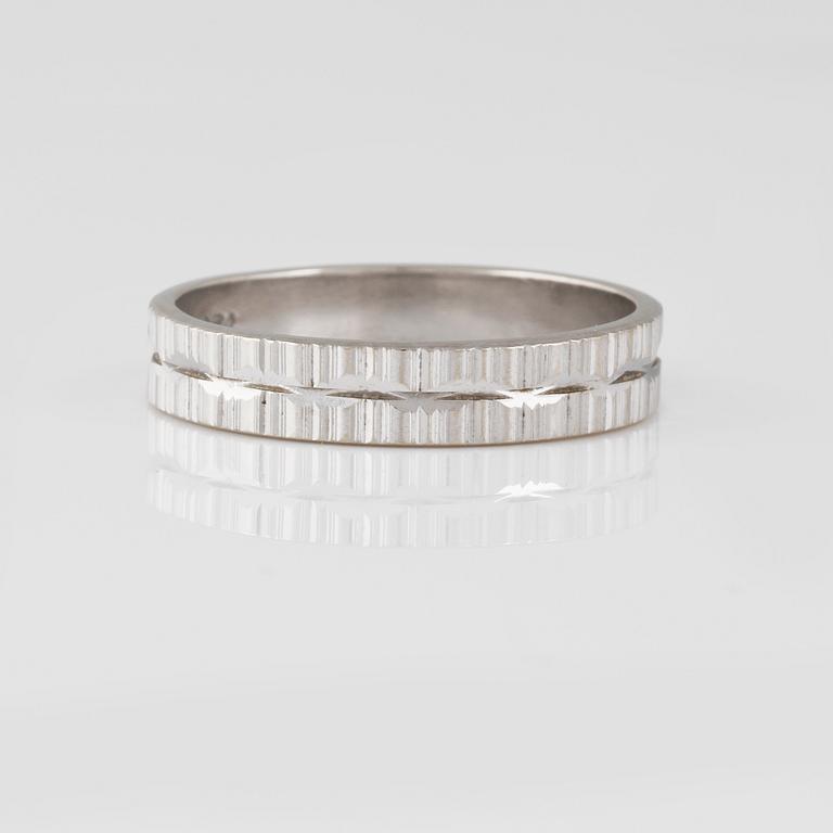 RING, 18K vitguld, importstämplad. Vikt 3,3 gram.
