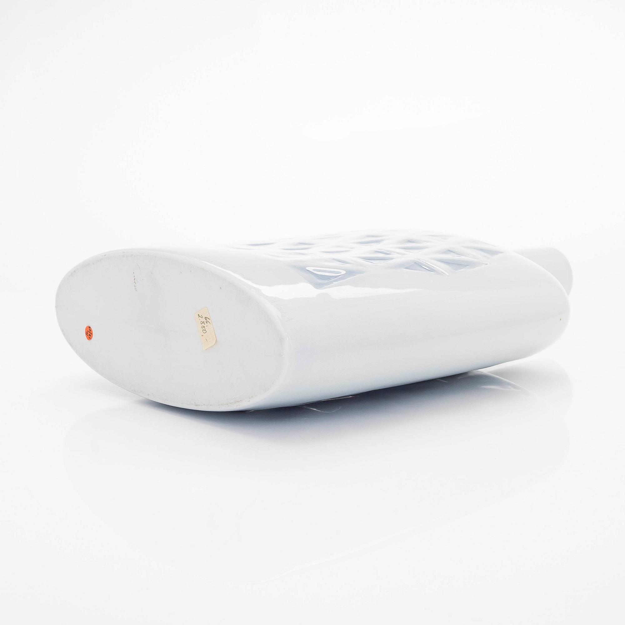 Inkeri Leivo, pullo, posliinia, signeerattu Inkeri Leivo, Arabia.