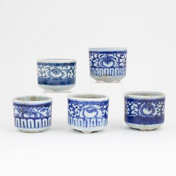 A group of three Chinese porcelain censer or flower pots, late Qing dynasty, 19th/20th Century.