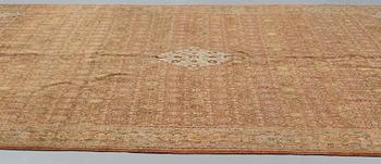 MATTO, an antique Tabriz, ca 378,5-381,5 x 268,5 cm.