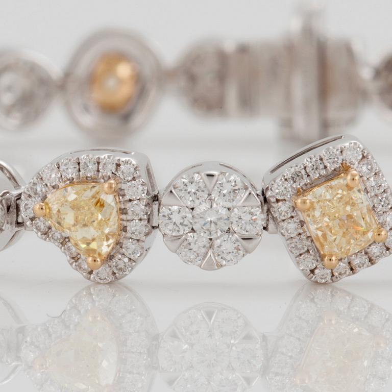 A bracelet with 14 Fancy Yellow and 333 brilliant cut diamonds total carat weight ca 8.82 cts. Quality ca G-H/VS-SI.