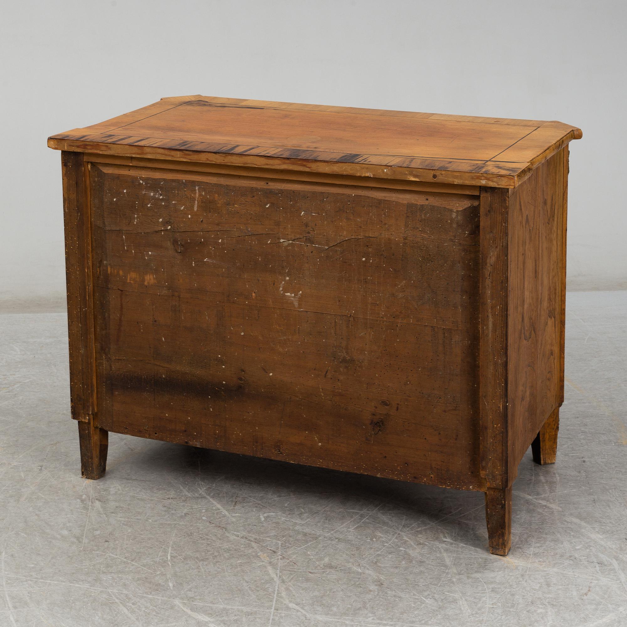 A Gustavian chest of drawers, 18th Century.