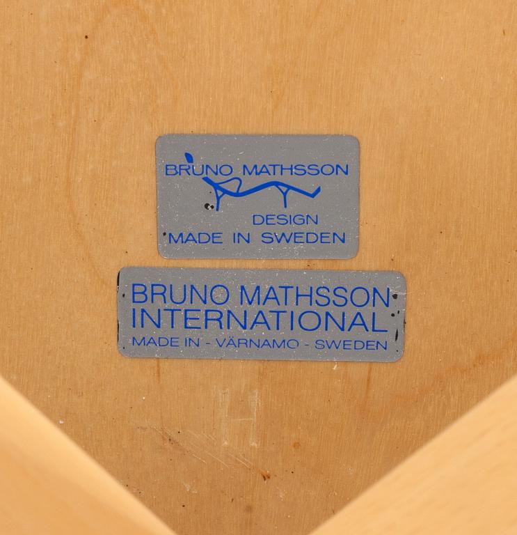 BORD, etikettsmärkt Bruno Mathsson International.
