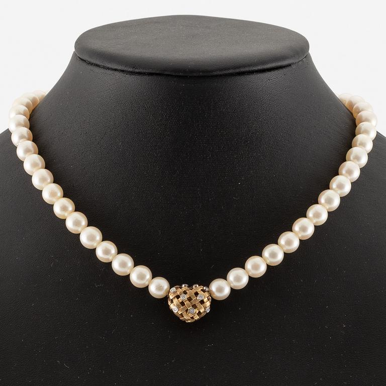 Ole Lynggard lås i form av ett hjärta 18K guld med runda briljantslipade diamanter.