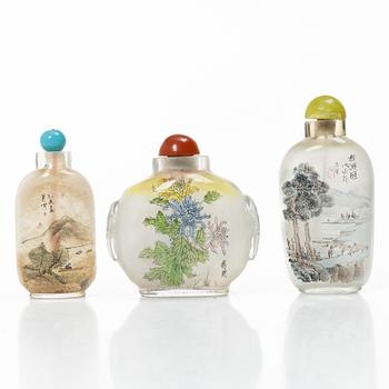 A group of three Chinese glass snuffbottles, 20th century.