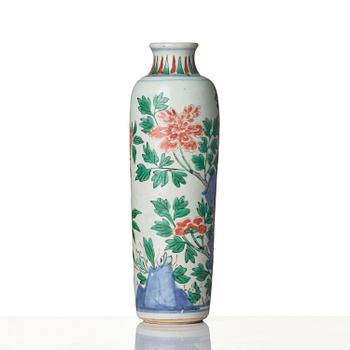 A wucai 'sleeve' vase, Transition, 17th century.