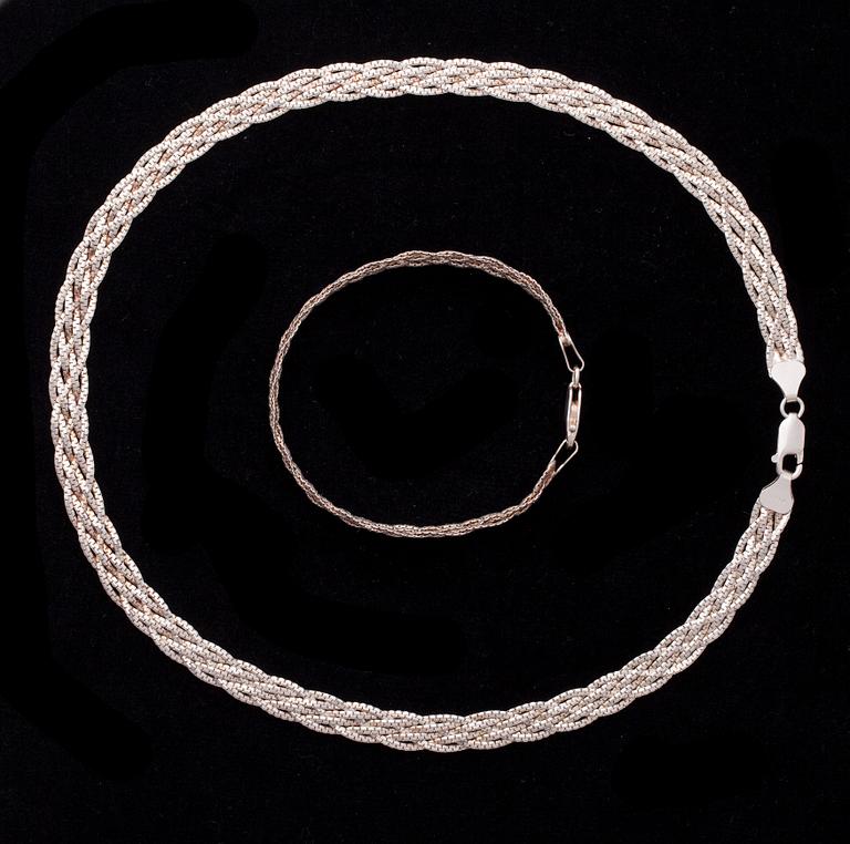 HALSSMYCKE samt ARMBAND, sterlingsilver, 1900-talets slut. Totalvikt 28 g.