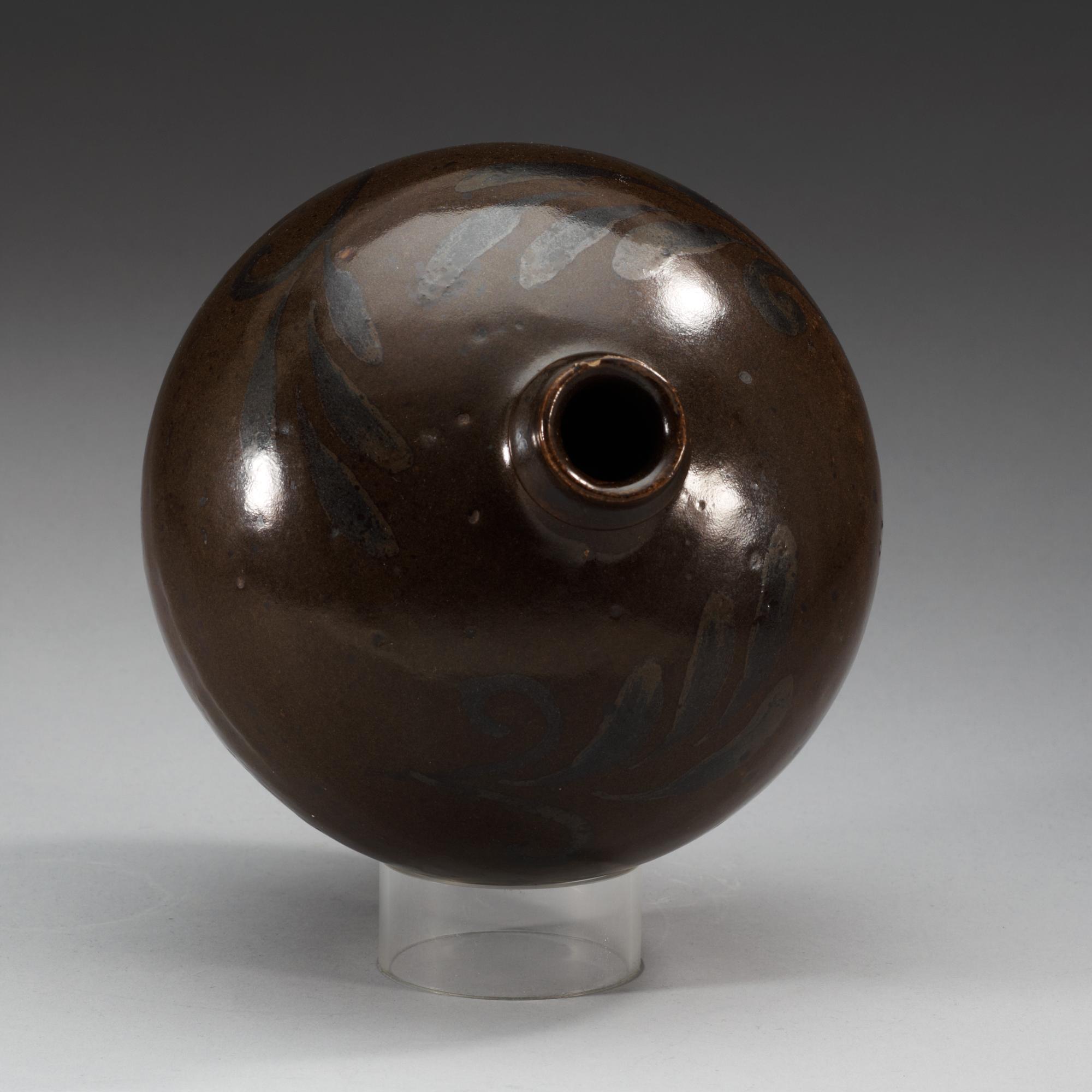 A brown and black glazed vase, Song dynasty (960-1279).
