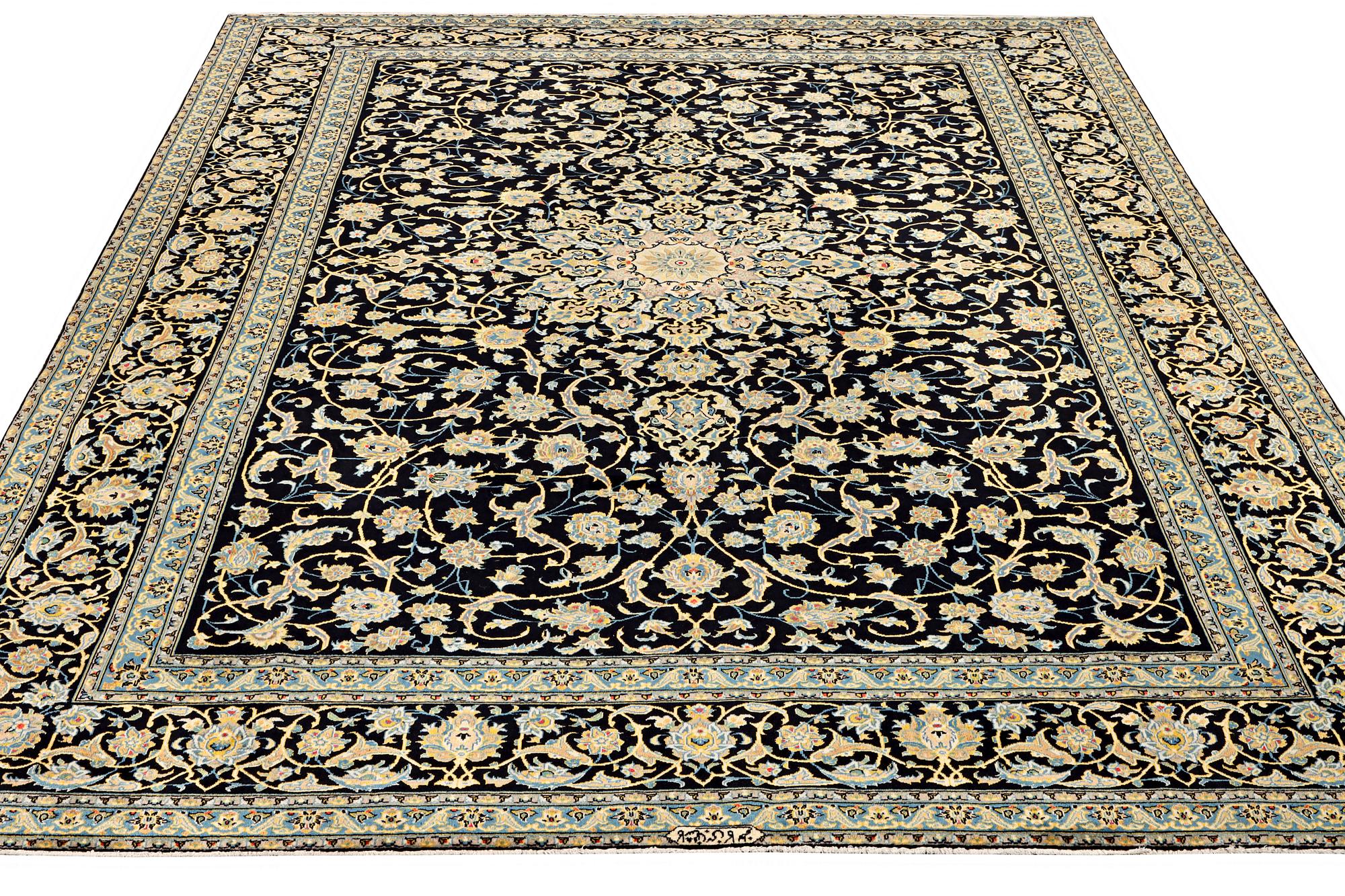 A Kashan carpet, a. 381 x 292 cm.