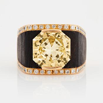 964. A Paul Binder ring with a modified radiant-cut diamond ca 7 cts quality ca Light Yellow vvs-vs.