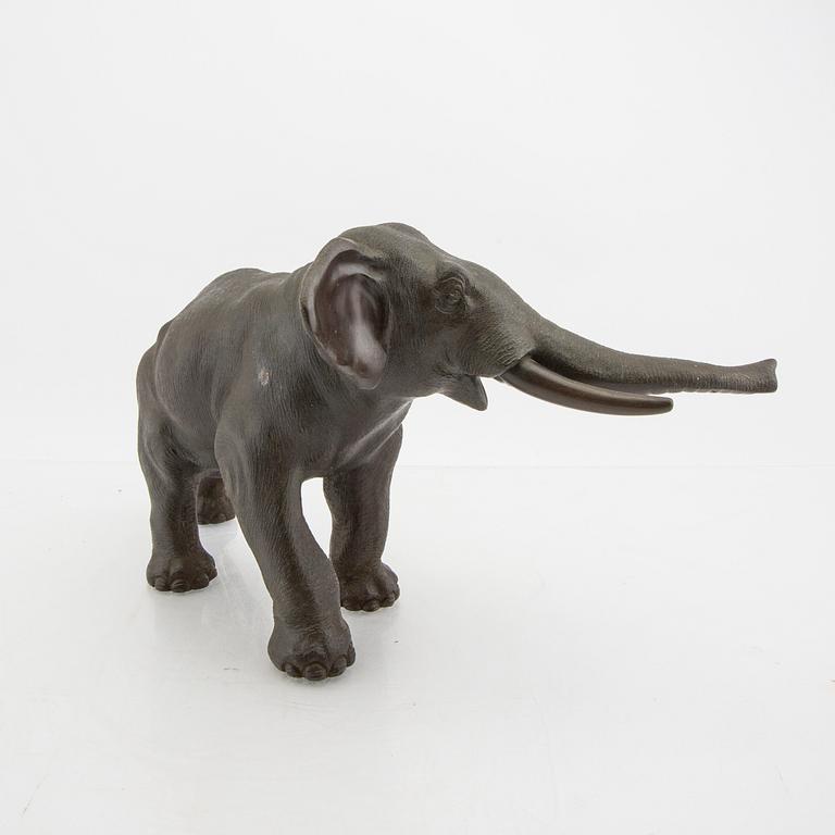 A Japanese bronze sculpture around 1900.
