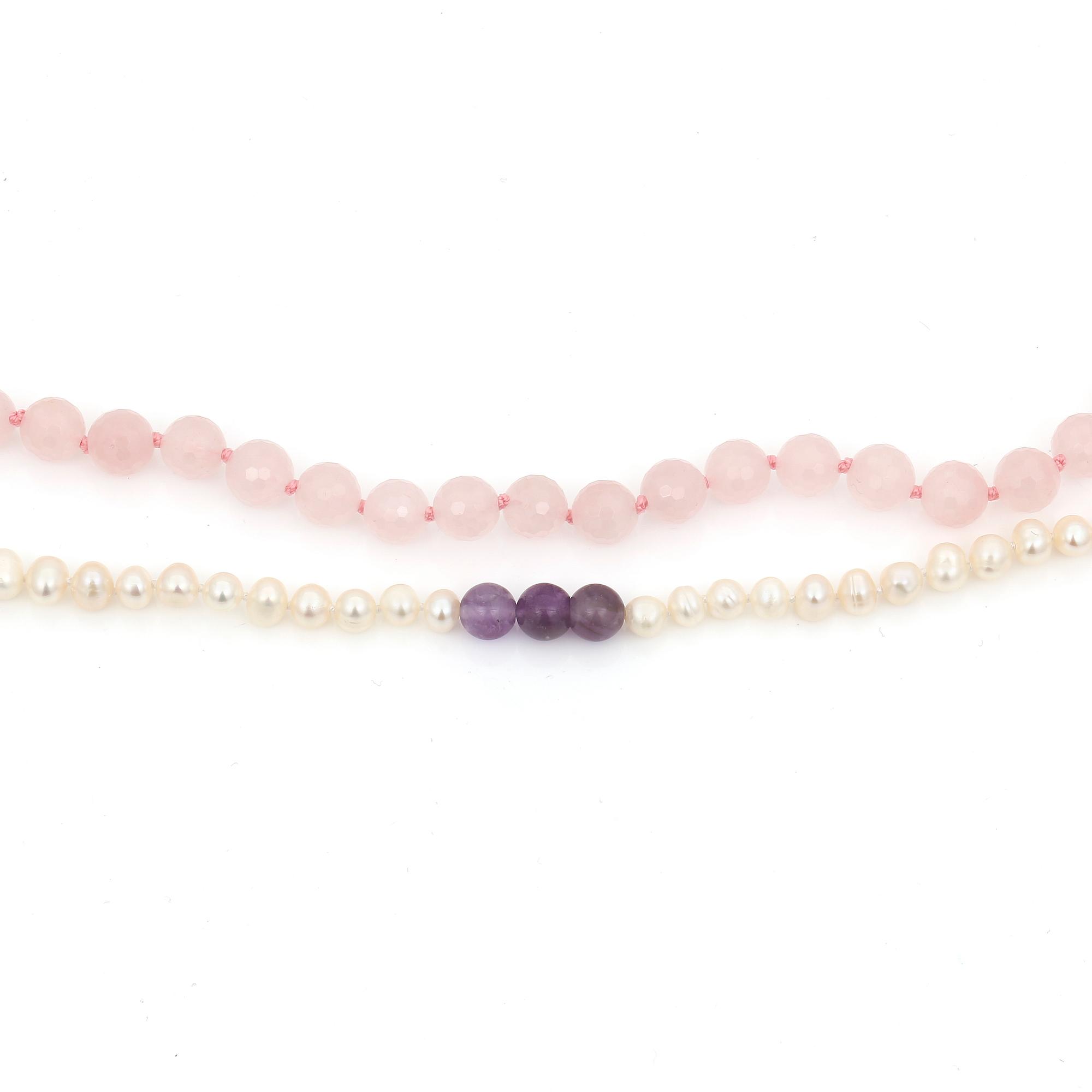 HALSBAND, 2 st, fasetterade rosa kvarts med silver lås samt sötvattenspärlor, turkoser, ametister och agat pärlor.