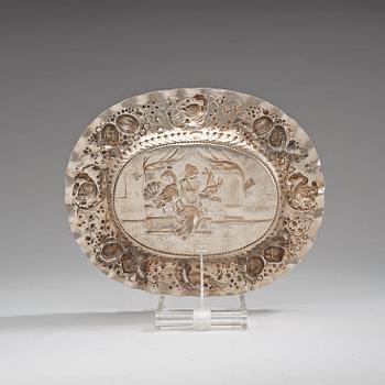 A Swedish early 18th century silver dish, marks of Petter Bernegau, Stockholm 1707.