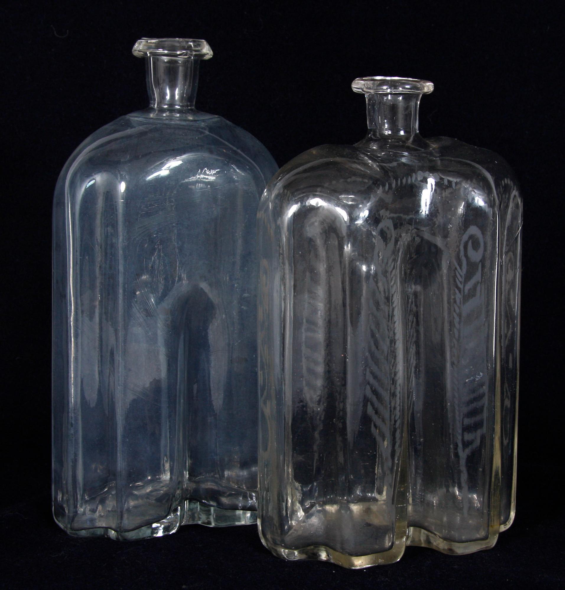 GREPPAFLASKOR, 2 st, glas, 1800-tal.