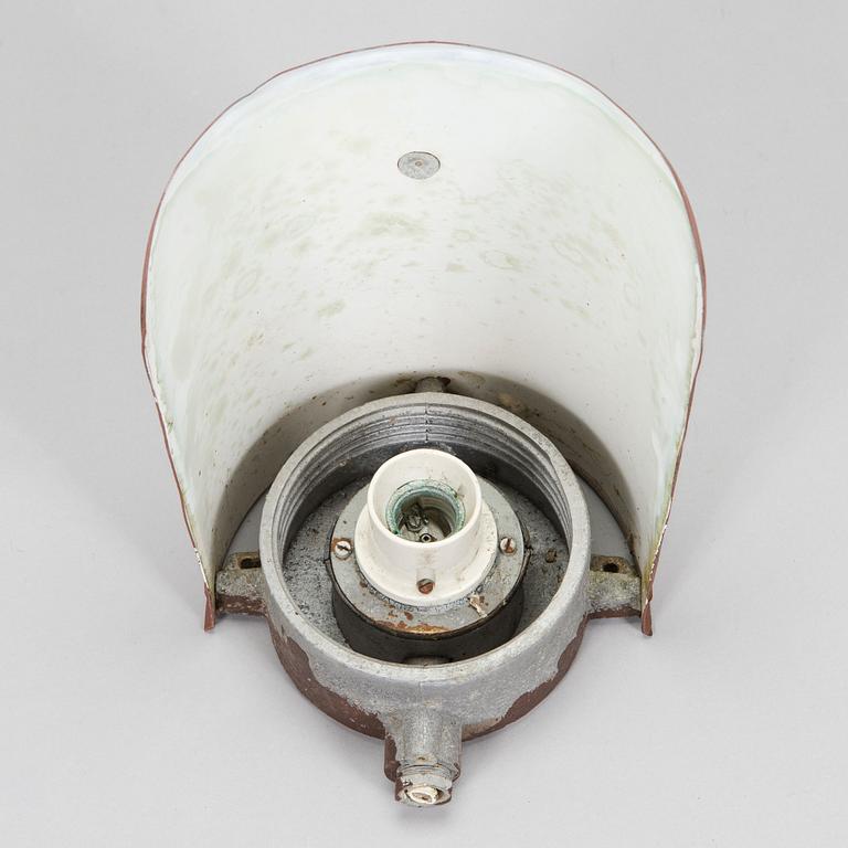 Paavo Tynell, seinävalaisin / ulkovalaisin, malli 7307, Idman. 1900-luvun puoliväli.