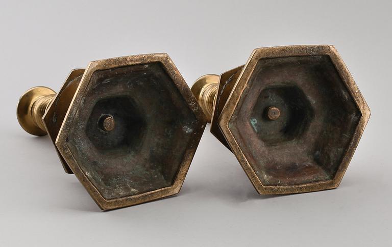 LJUSSTAKAR, 1 par, barockstil, mässing, 1800-/1900-tal.
