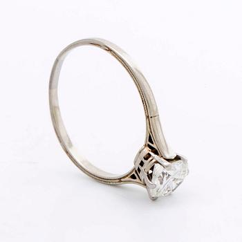 RING 18K whitegold w 1 brilliant-cut diamond approx 0,85 ct, approx H-I Si.