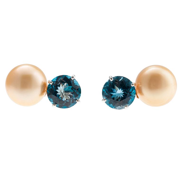 EARRINGS, 14K white gold, south sea pearls 12 mm, Brazilian blue topaz 9.55 ct. Length 23 mm. Weight 10,5 g.