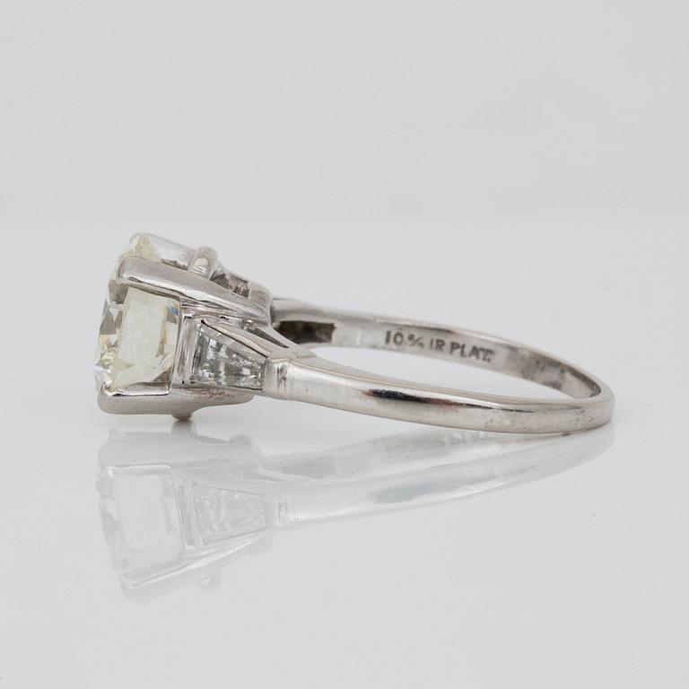 A circa 3.00 ct brilliant-cut diamond ring. Center stone flanked by two trapezoid-cut diamonds.