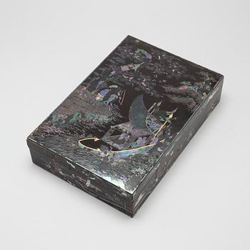 A Chinese lacquered box with cover, early 20th Century.