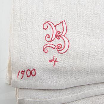 Dukar 4 st damast och dräll 1900-talets första hälft/mitt.