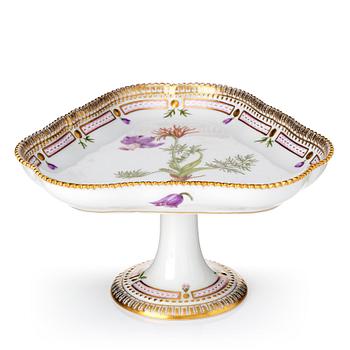 350. A Royal Copenhagen 'Flora Danica' cakestand, Denmark, 20th Century.