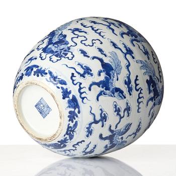 A blue and white 'buddhist' lion jar, Qing dynasty, 19th century.
