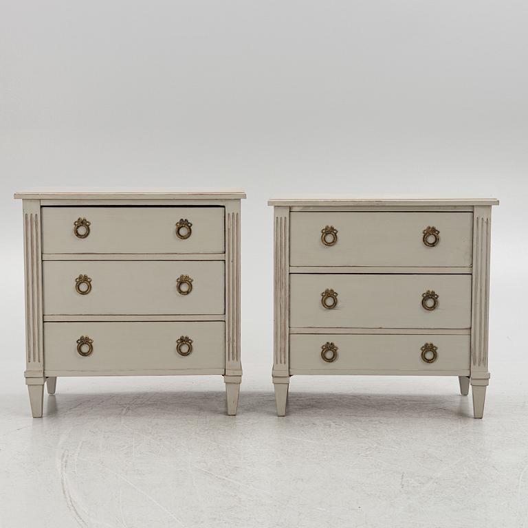 Chests of drawers, a pair, similar, Gustavian style, first half of the 20th century.