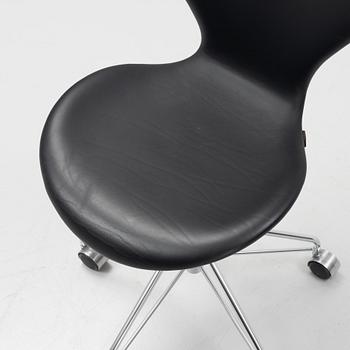 Arne Jacobsen, a leather upholstered 'Series 7´' office chair, Fritz Hansen Denmark, dated 2017.