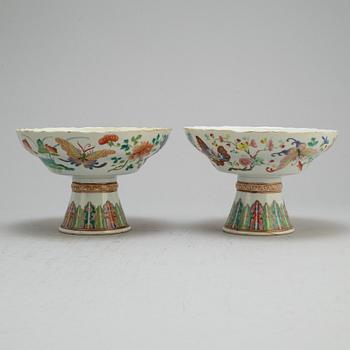 A pair of famille rose footed dishes, Qing dynasty, Canton, 19th century.